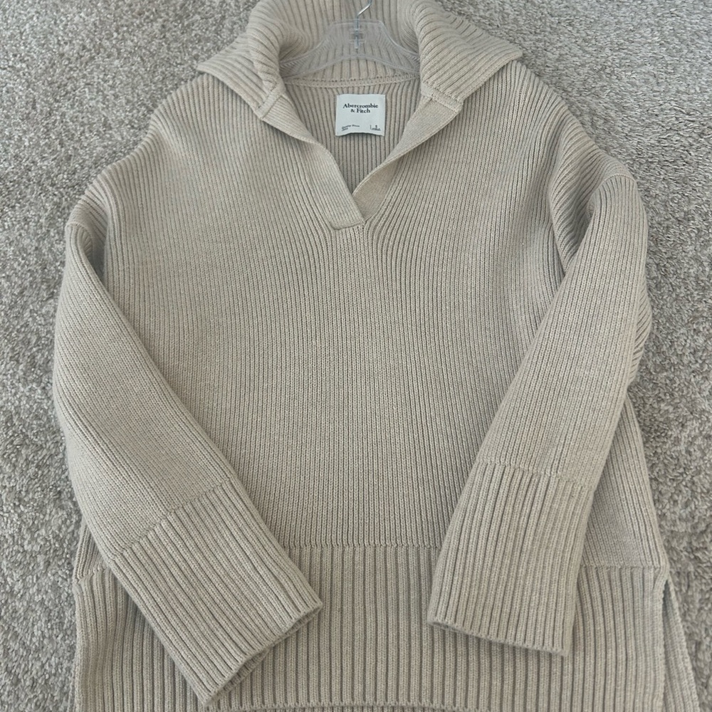 Abercrombie & Fitch Beige Ribbed Sweater